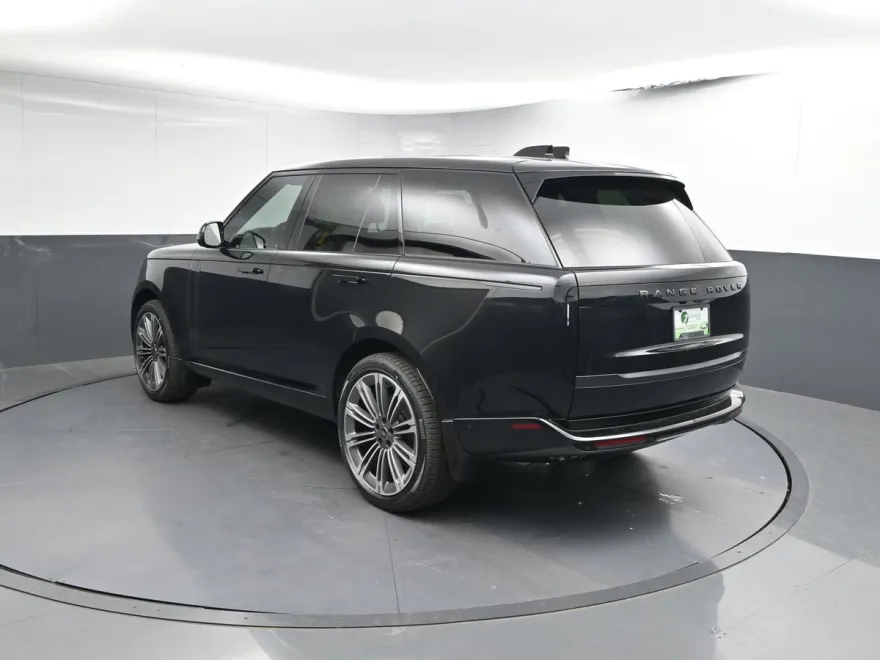2025 Land Rover Range Rover SE photo 1