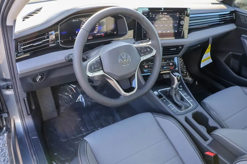 2025 Volkswagen Jetta 1.5T SE photo 1