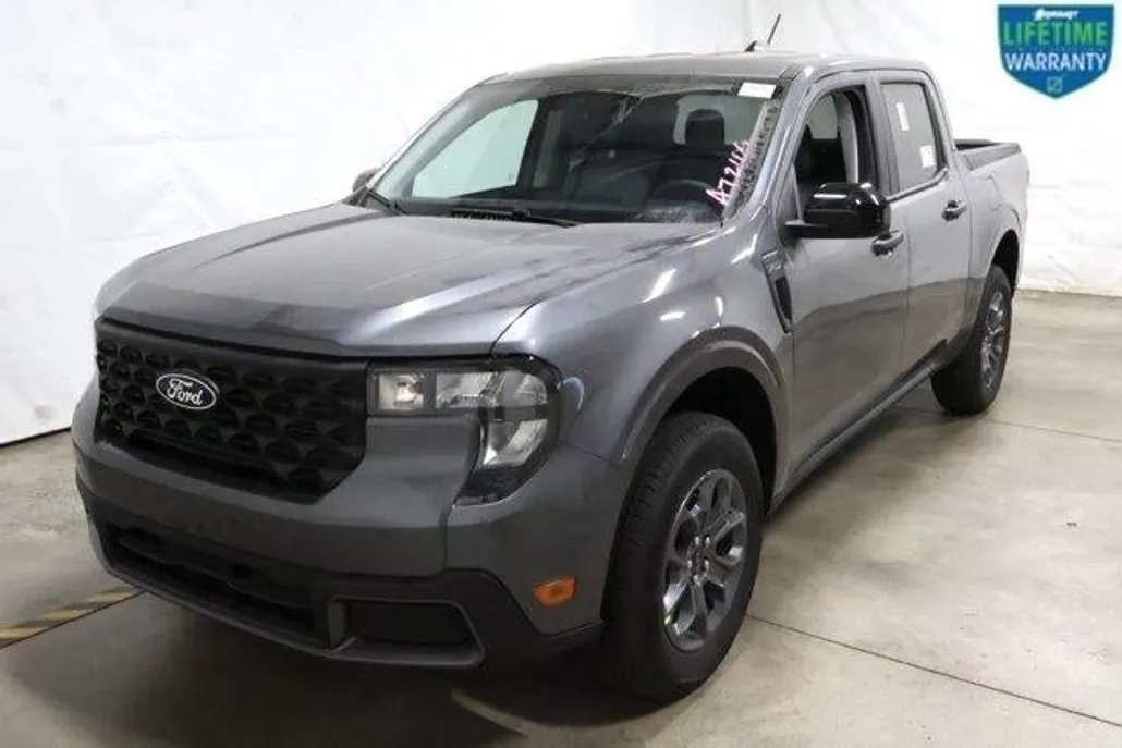 2025 Ford Maverick XLT photo 1