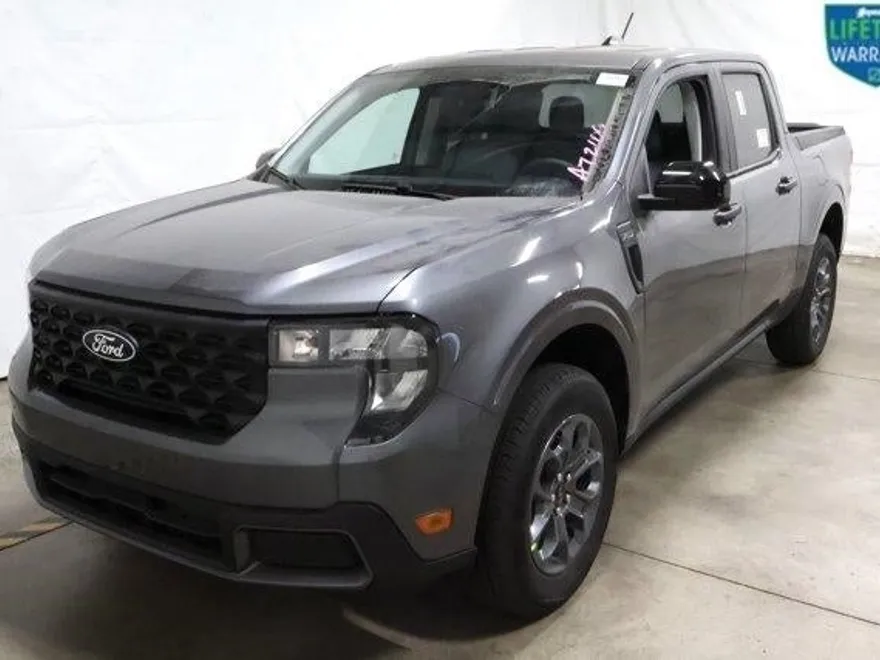 2025 Ford Maverick XLT photo 1
