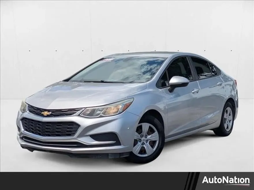 2017 Chevrolet Cruze LS photo 1