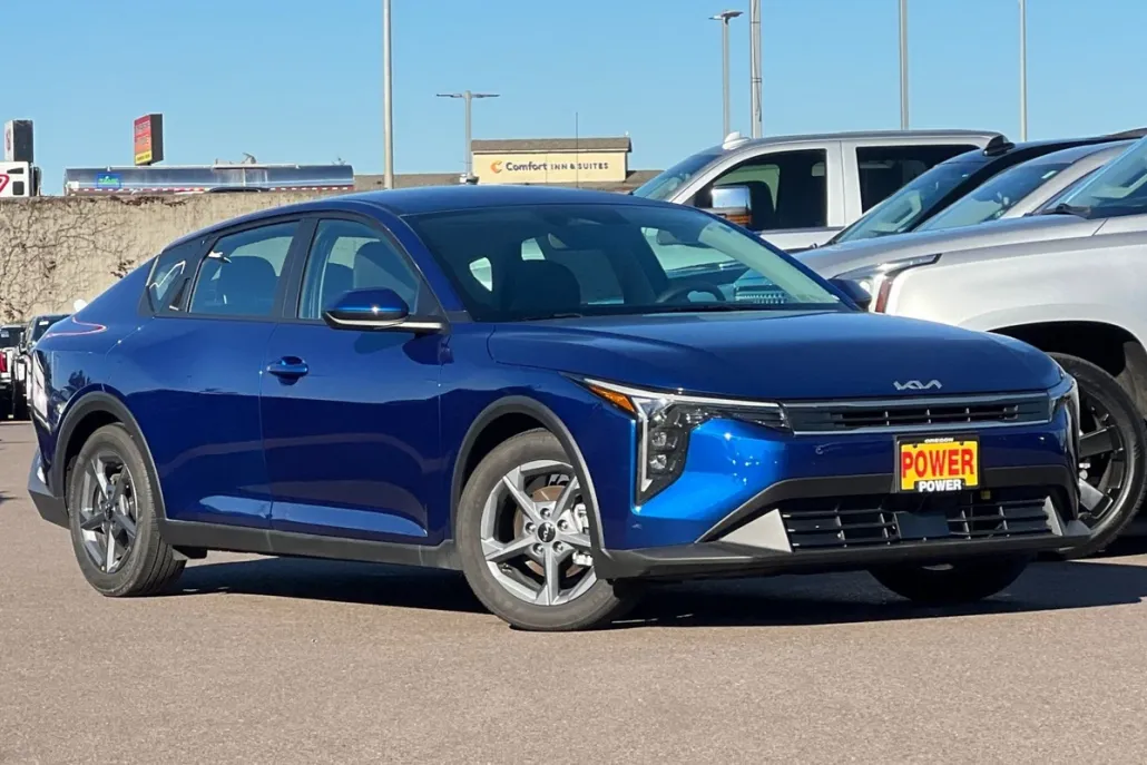 2025 Kia K4 LXS photo 1