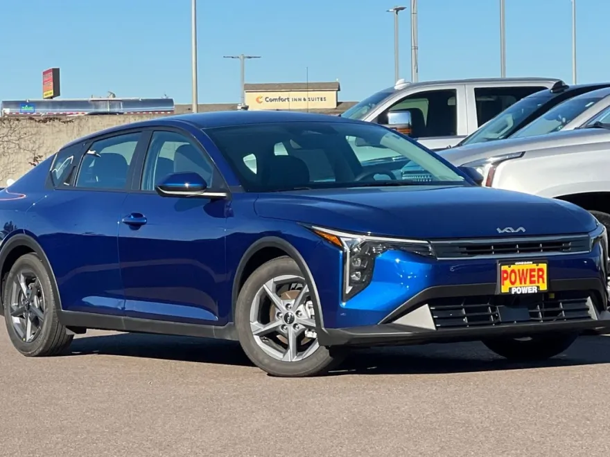 2025 Kia K4 LXS photo 1