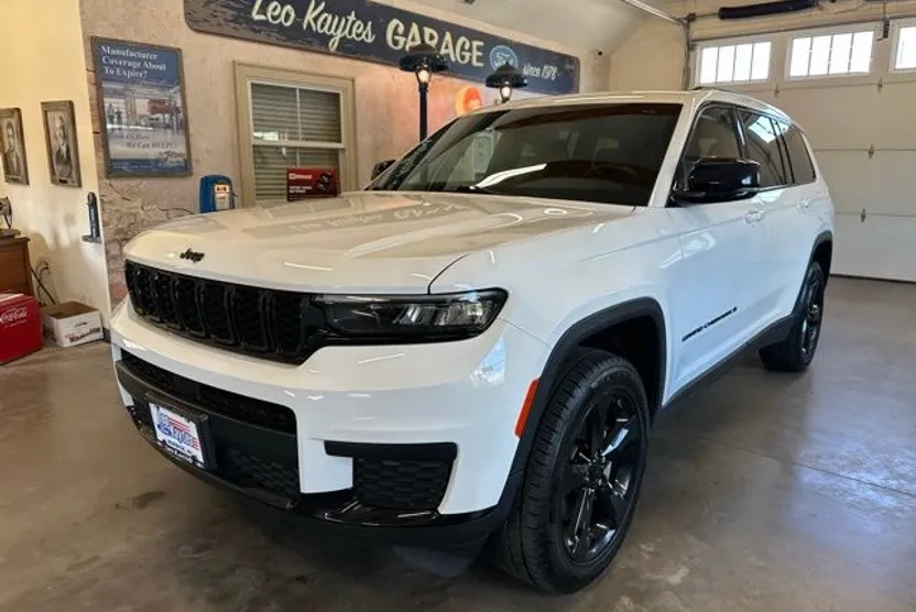 2022 Jeep Grand Cherokee Altitude photo 1