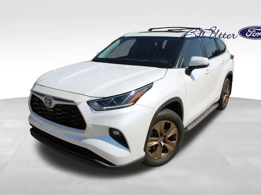 2023 Toyota Highlander Hybrid Bronze Edition photo 1