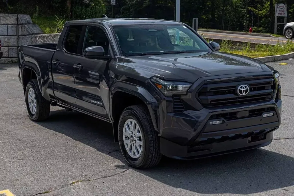 2024 Toyota Tacoma SR5 photo 1