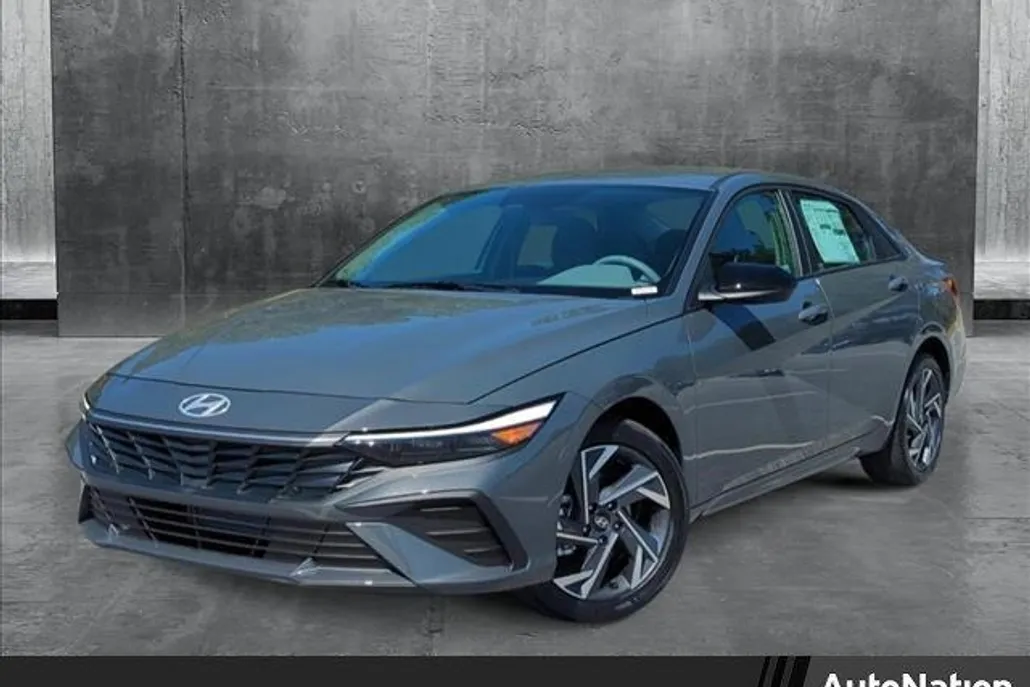 2025 Hyundai Elantra SEL Sport photo 1