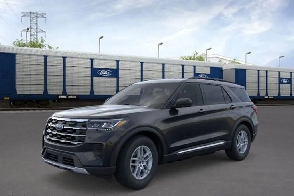 2025 Ford Explorer photo 1