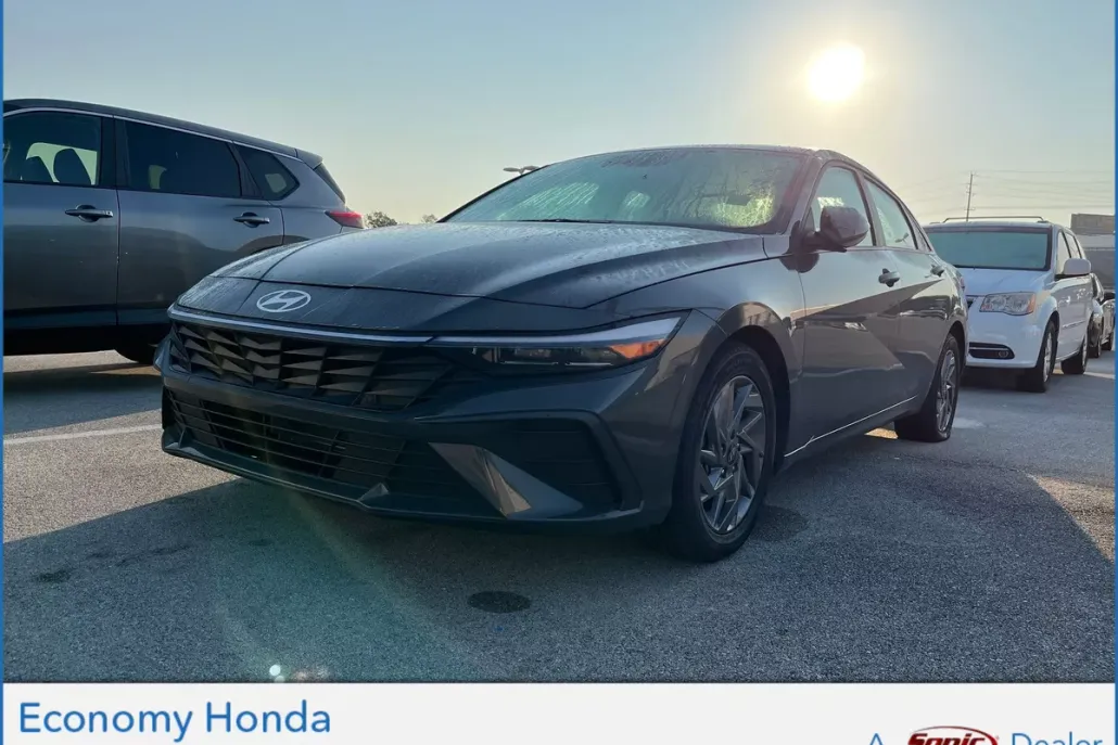 2024 Hyundai Elantra SEL photo 1