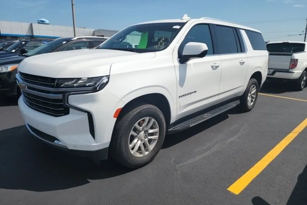 2023 Chevrolet Suburban LT photo 1