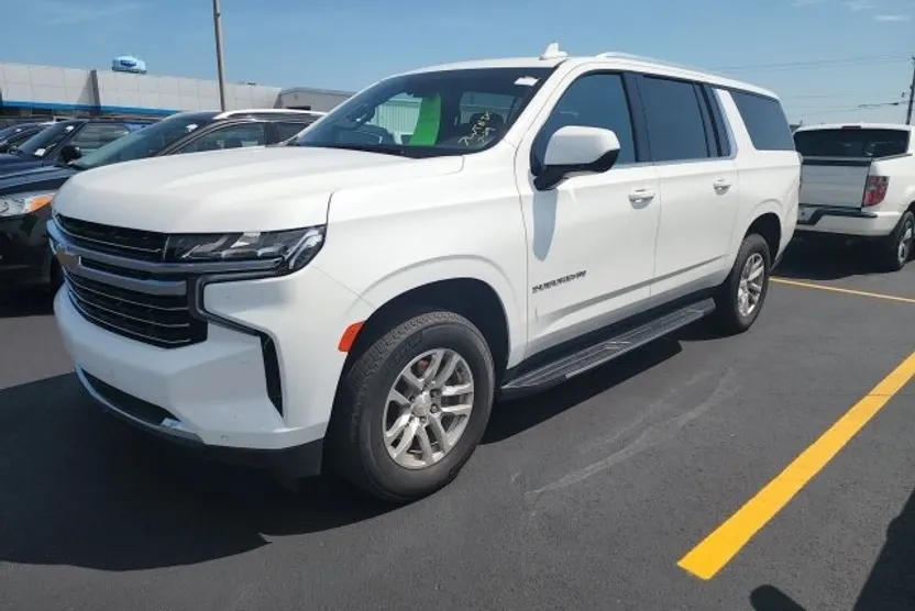2023 Chevrolet Suburban LT photo 1