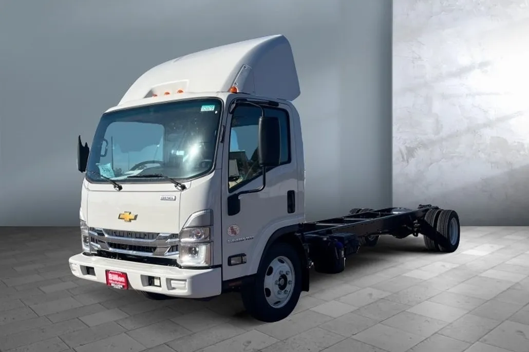 2023 Chevrolet Silverado photo 1