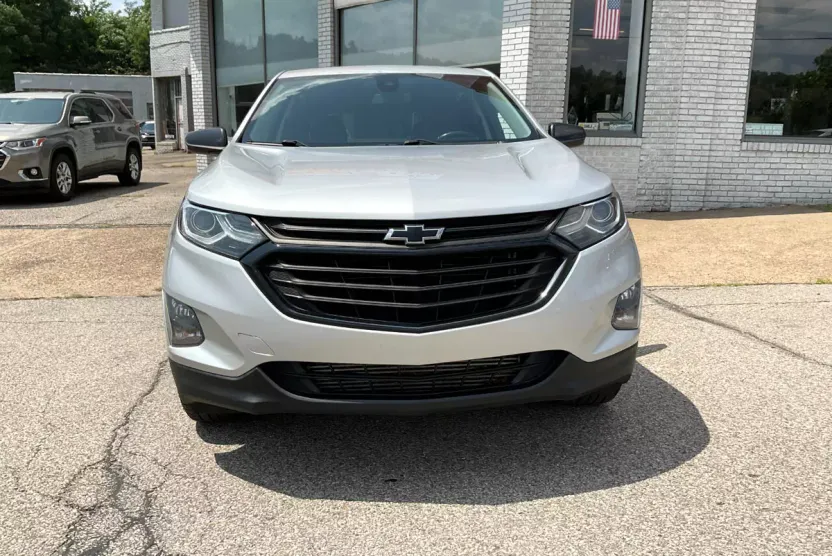 2021 Chevrolet Equinox LT photo 1