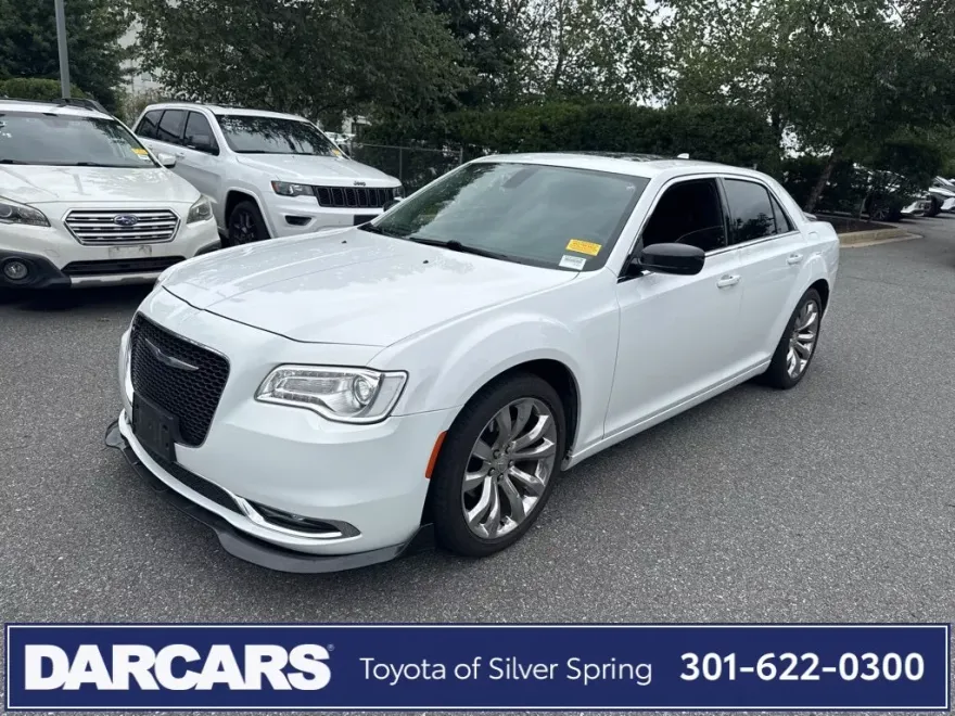 2020 Chrysler 300 Touring photo 1