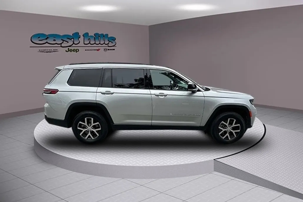2024 Jeep Grand Cherokee Limited photo 1