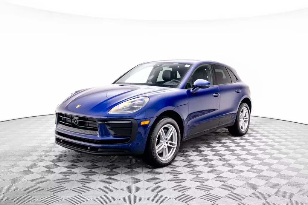 2023 Porsche Macan T photo 1