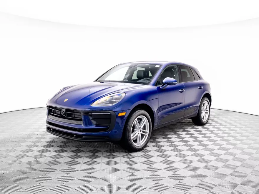 2023 Porsche Macan T photo 1