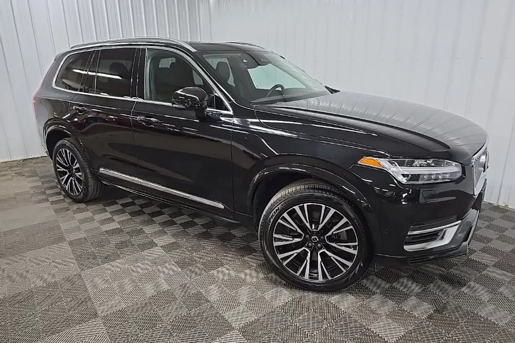 2023 Volvo XC90 Recharge T8 Plus photo 1