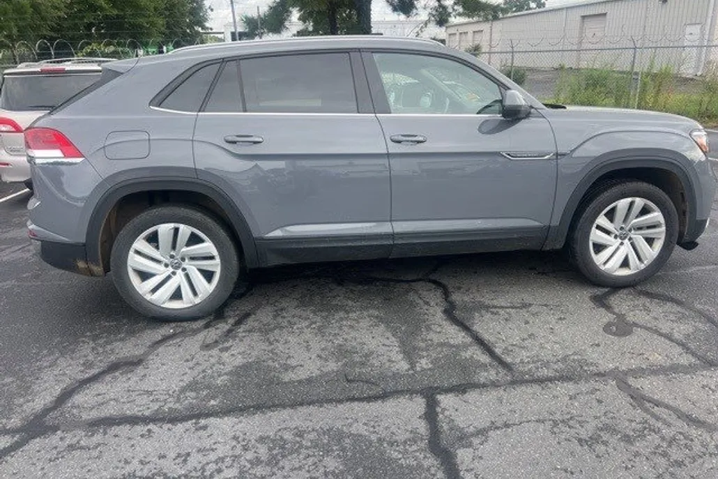 2022 Volkswagen Atlas Cross Sport SE Technology photo 1
