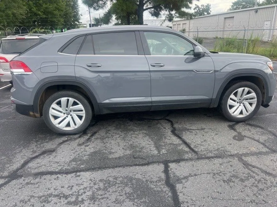 2022 Volkswagen Atlas Cross Sport SE Technology photo 1