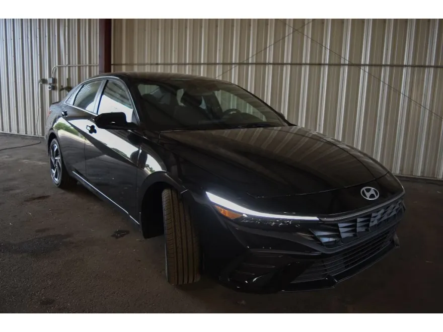 2025 Hyundai Elantra SEL Sport photo 1