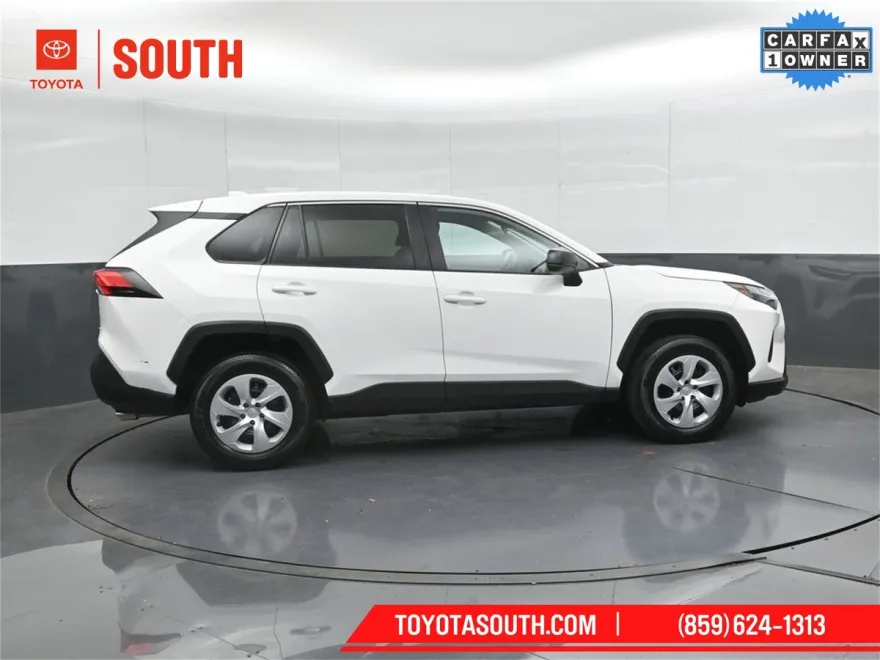 2024 Toyota RAV4 LE photo 1