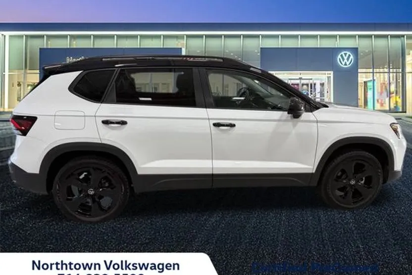 2025 Volkswagen Taos SE photo 1