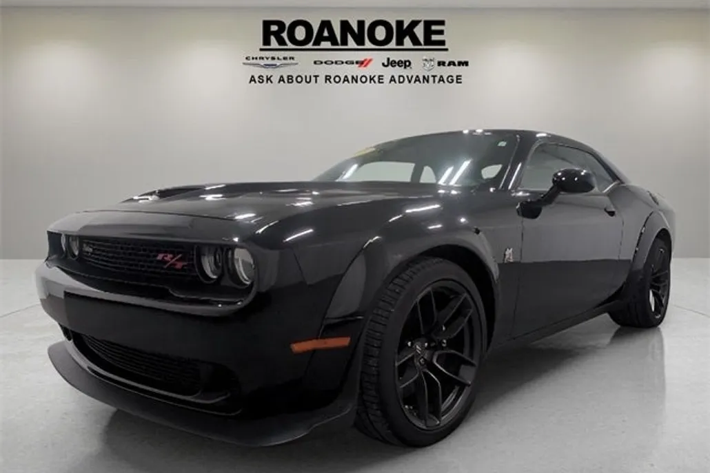 2023 Dodge Challenger R/T Scat Pack Widebody photo 1
