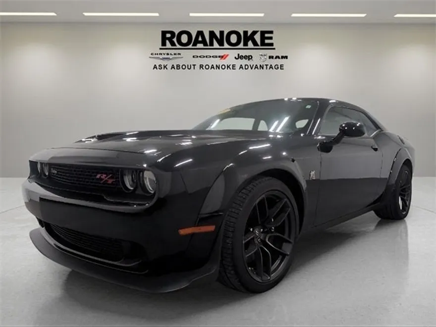 2023 Dodge Challenger R/T Scat Pack Widebody photo 1
