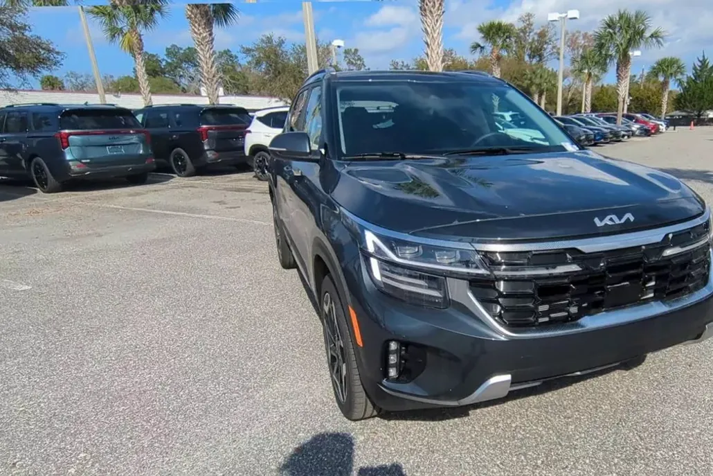 2025 Kia Seltos SX photo 1