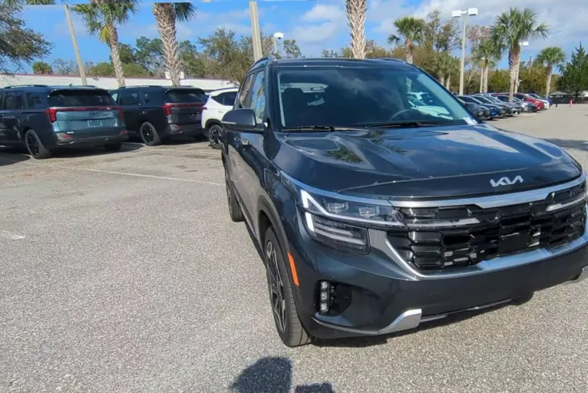 2025 Kia Seltos SX photo 1