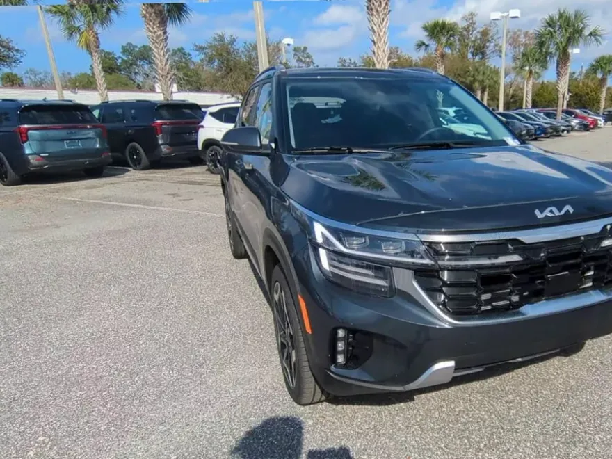 2025 Kia Seltos SX photo 1