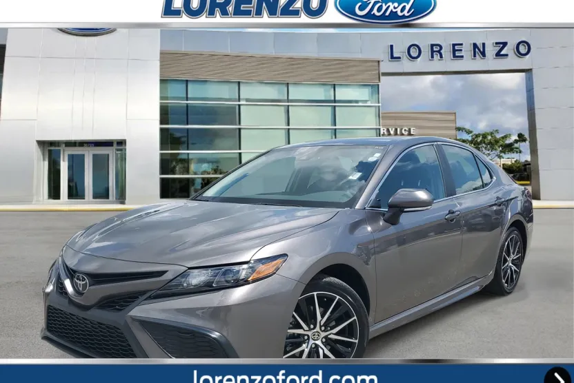 2024 Toyota Camry SE photo 1