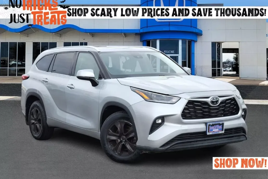 2021 Toyota Highlander XLE photo 1