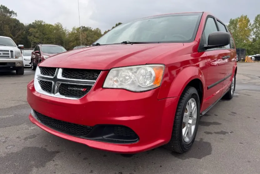 2013 Dodge Grand Caravan SE photo 1