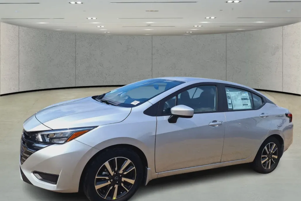 2025 Nissan Versa SV photo 1