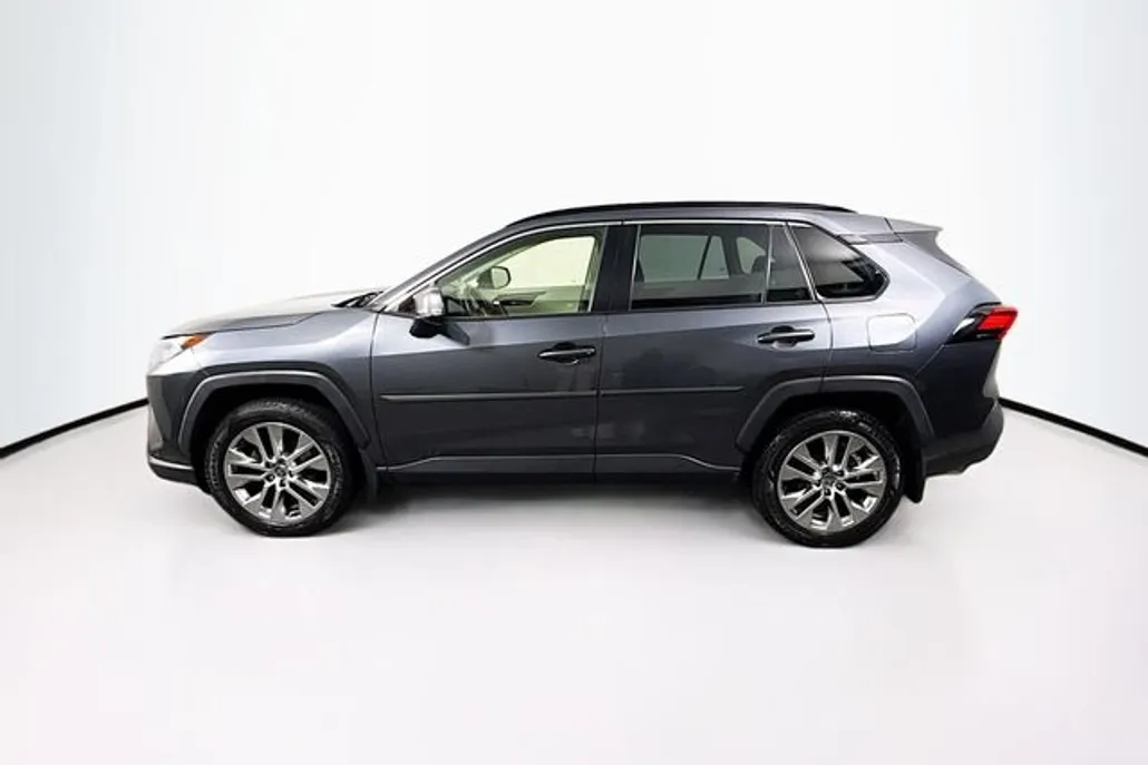 2020 Toyota RAV4 XLE Premium photo 1