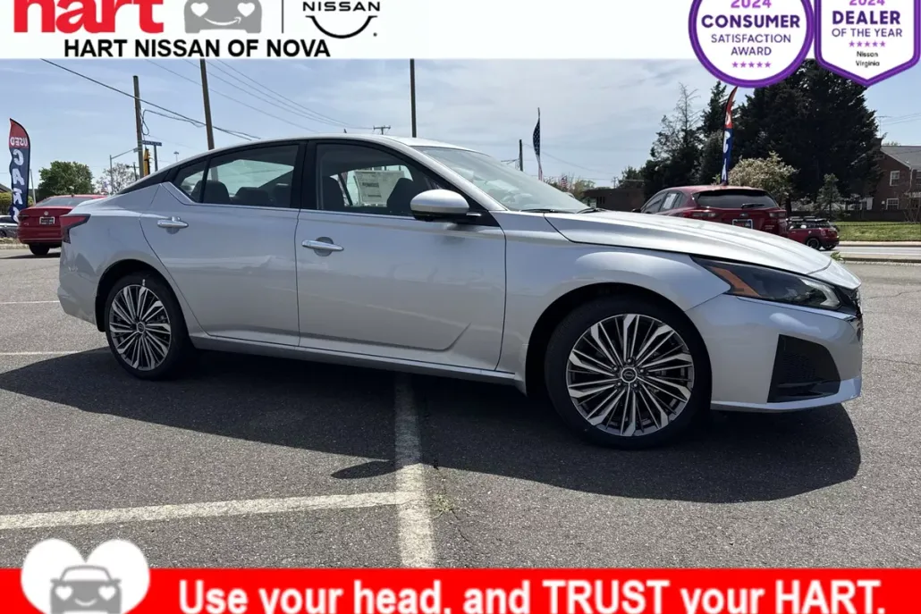 2025 Nissan Altima SL photo 1