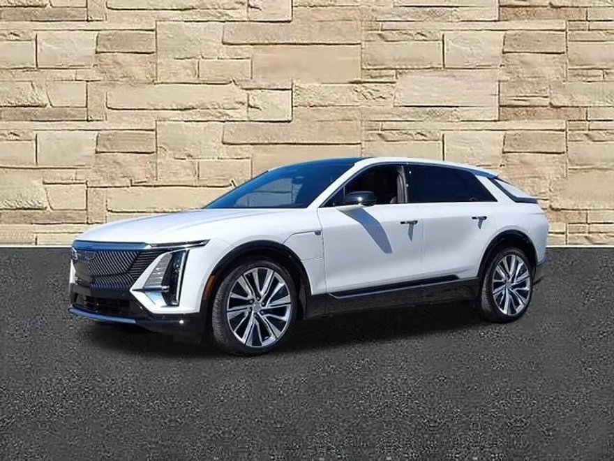 2024 Cadillac Lyriq Luxury photo 1