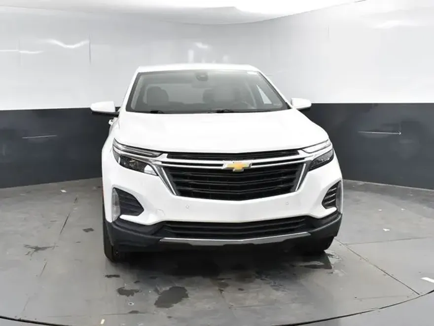 2024 Chevrolet Equinox LT photo 1