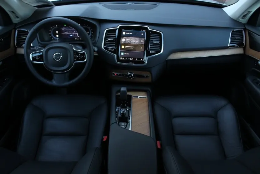 2024 Volvo XC90 Plus photo 1