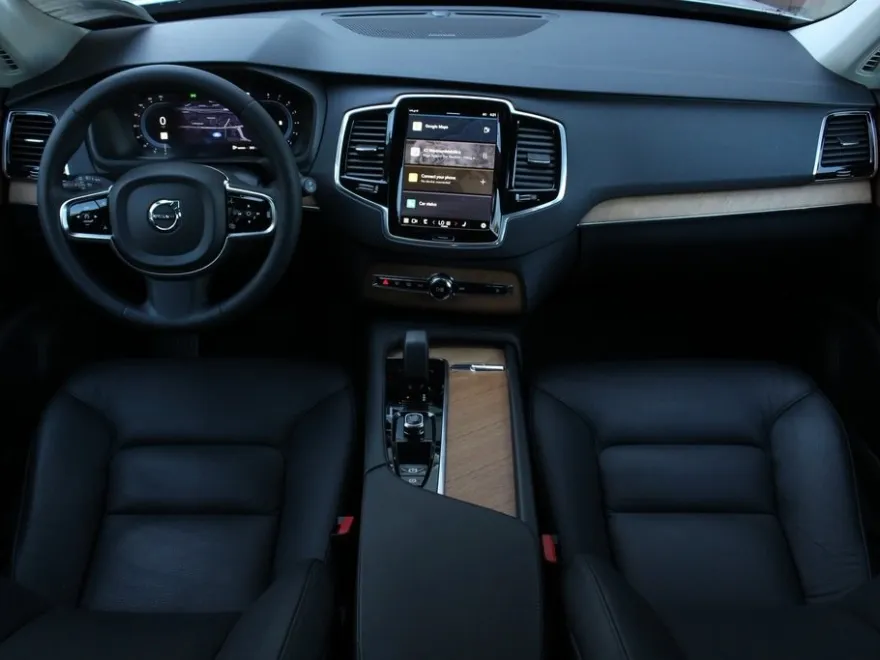 2024 Volvo XC90 Plus photo 1