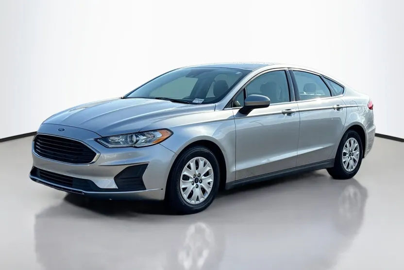 2020 Ford Fusion S photo 1