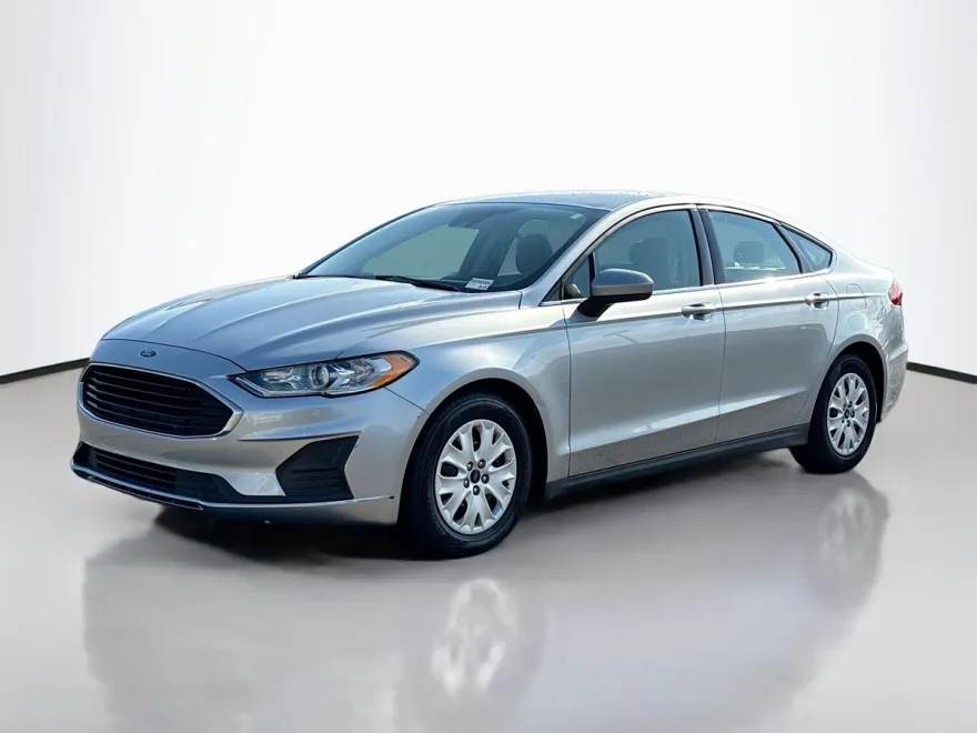 2020 Ford Fusion S photo 1