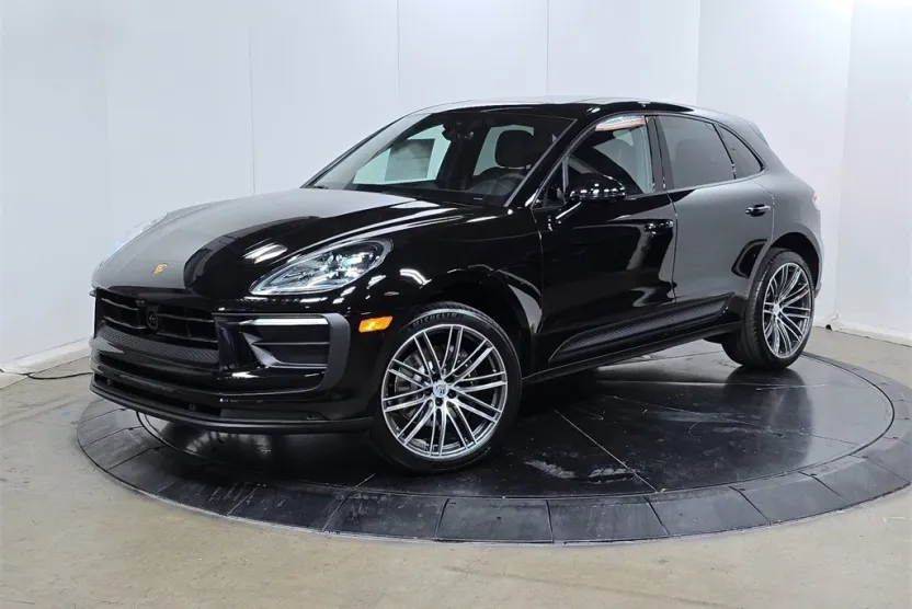 2026 Porsche Macan T photo 1