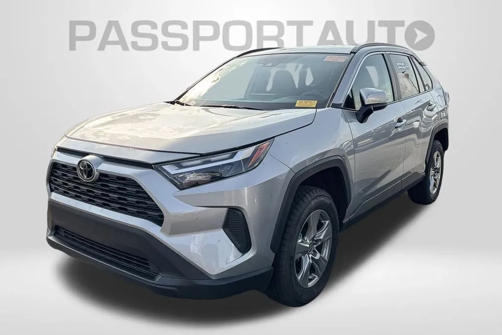 2024 Toyota RAV4 XLE photo 1