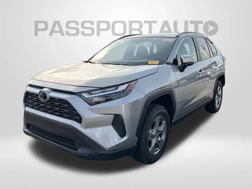 2024 Toyota RAV4 XLE photo 1