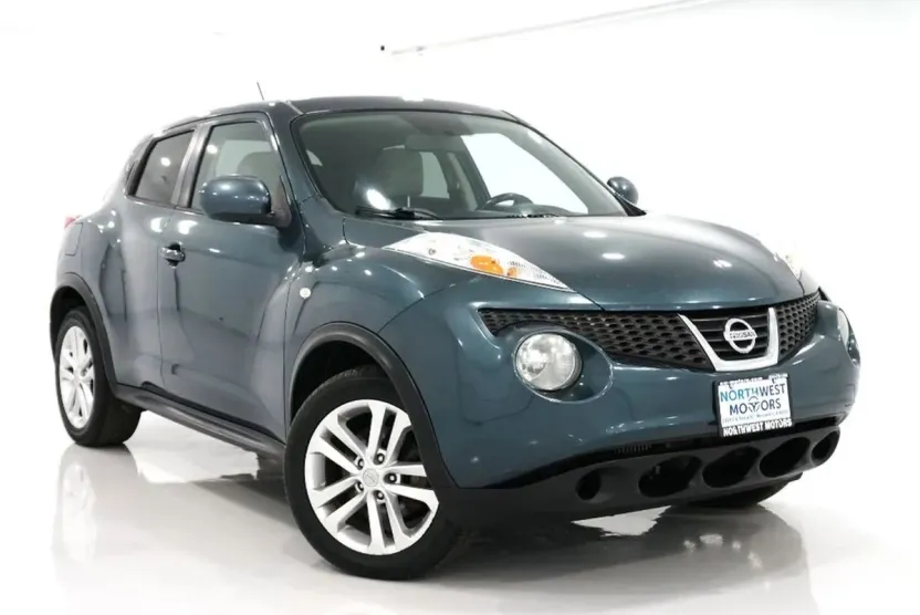 2011 Nissan Juke SV photo 1
