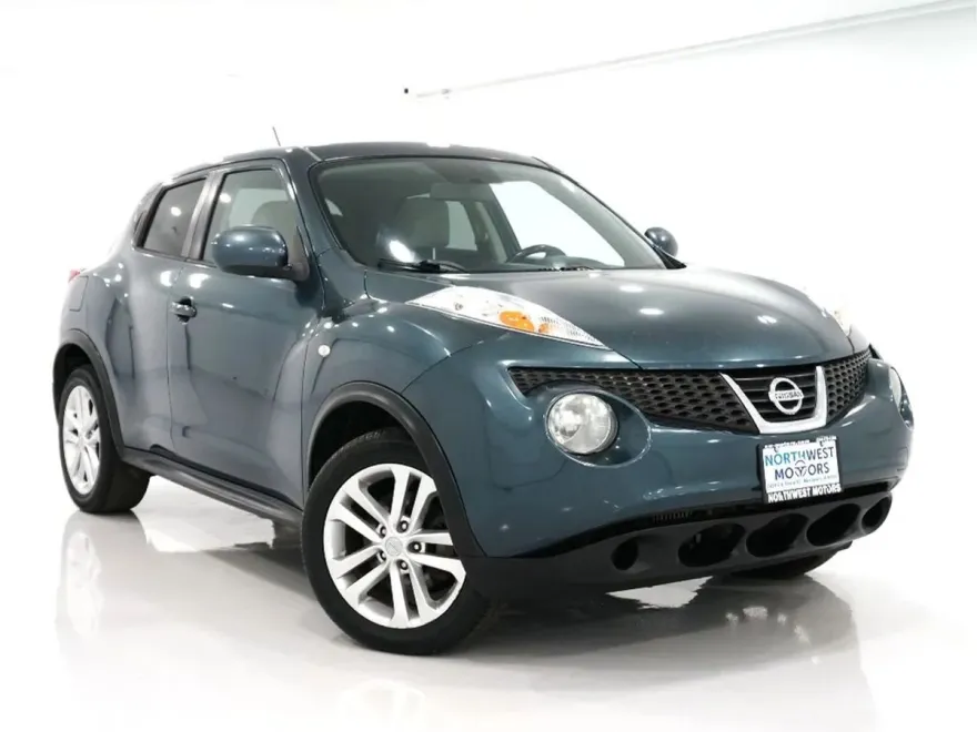 2011 Nissan Juke SV photo 1
