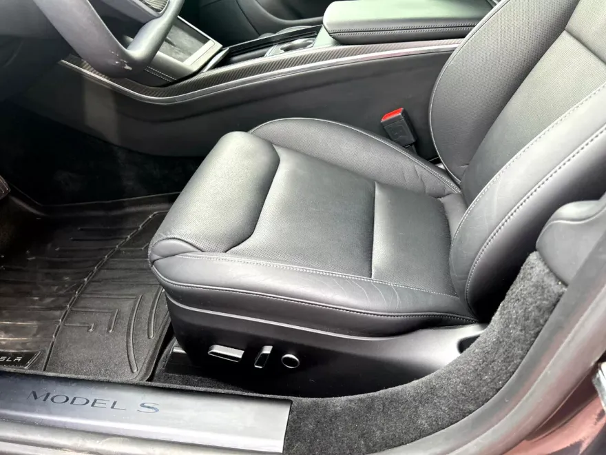 2022 Tesla Model S Plaid AWD photo 9